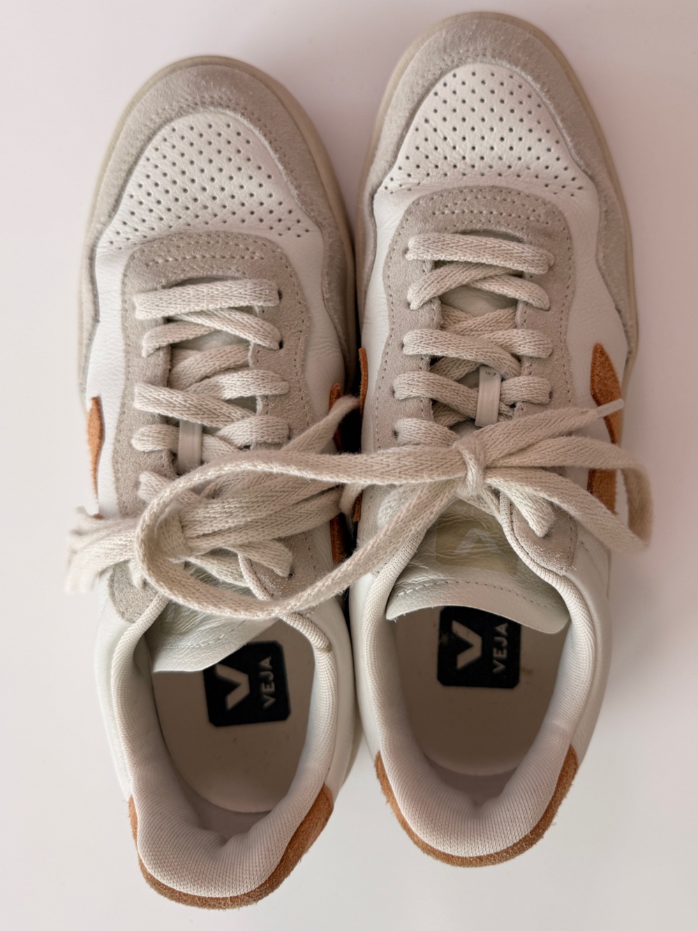 Veja V-90 Sneaker in Extra White Umber